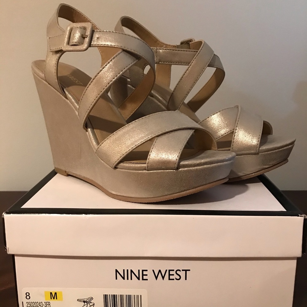 NWT Nine West Wedges Soft Gold Metallic Strappy 8